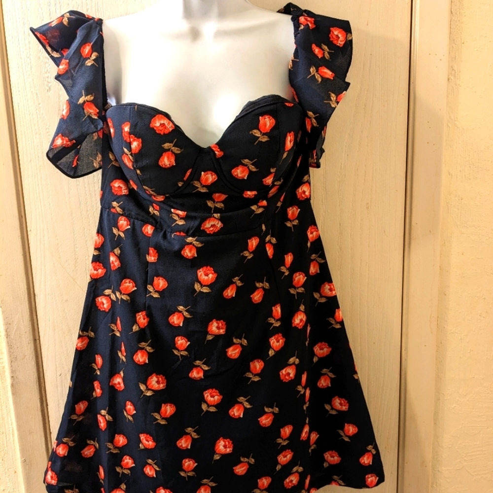 ESSUE FLORAL BLOUSE Sz Med.